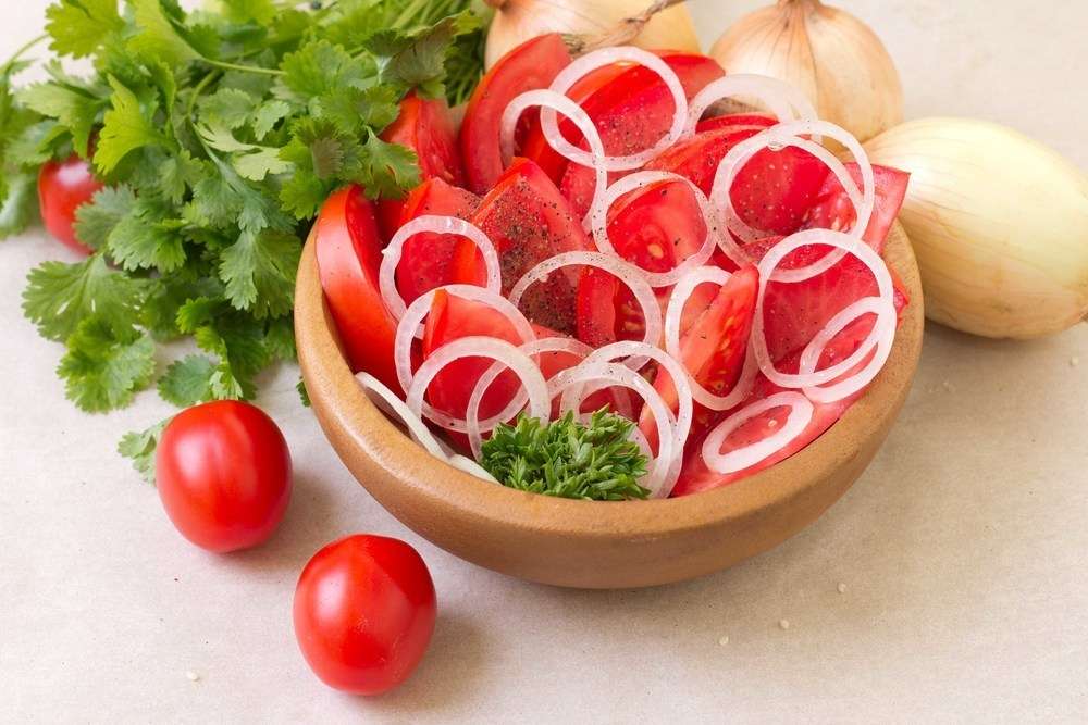 Почему хочется салата. Почему хочется салата. Салат огурцы помидоры. Хочется сладкого чего не хватает в организме. Почему хочется салата.