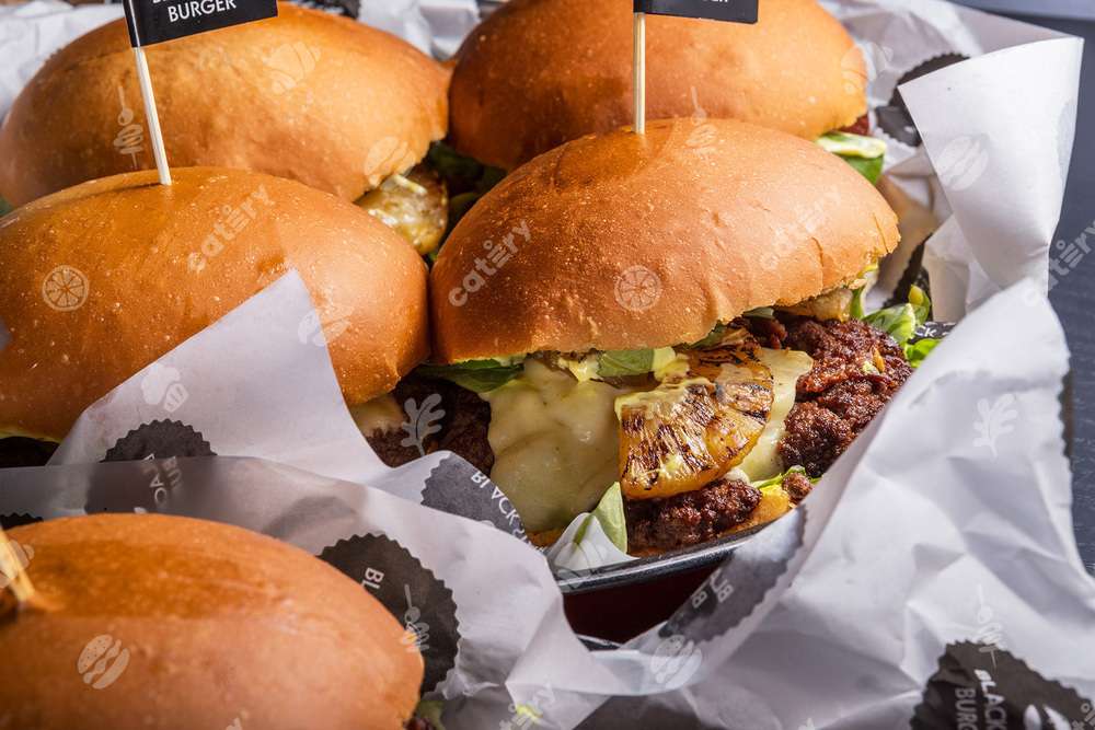 Бургер-сет L заказать с доставкой от Black Star Burger Catering по цене ...