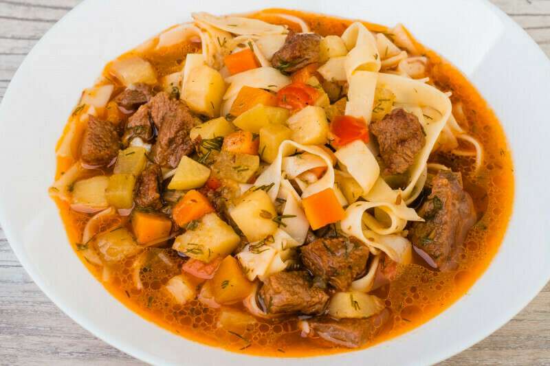 дунганский лагман. суп лагман из свинины. лагман с говядиной. узбекская лагман казане. лагман в казане.