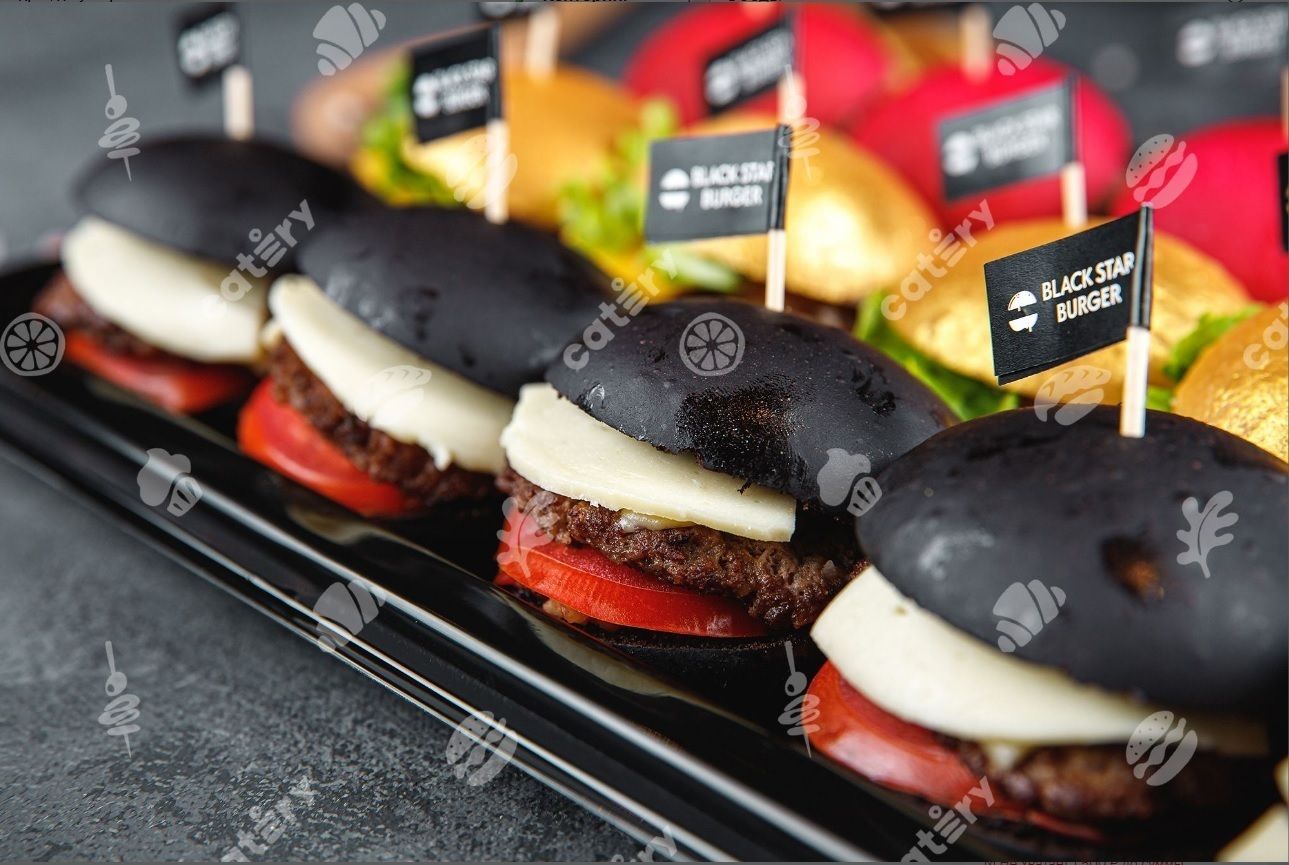 Мини-бургеры «Вега» с ананасом заказать с доставкой от Black Star Burger  Catering по цене 1850 рублей | Кейтеринговые услуги в Санкт-Петербурге  Catery.ru